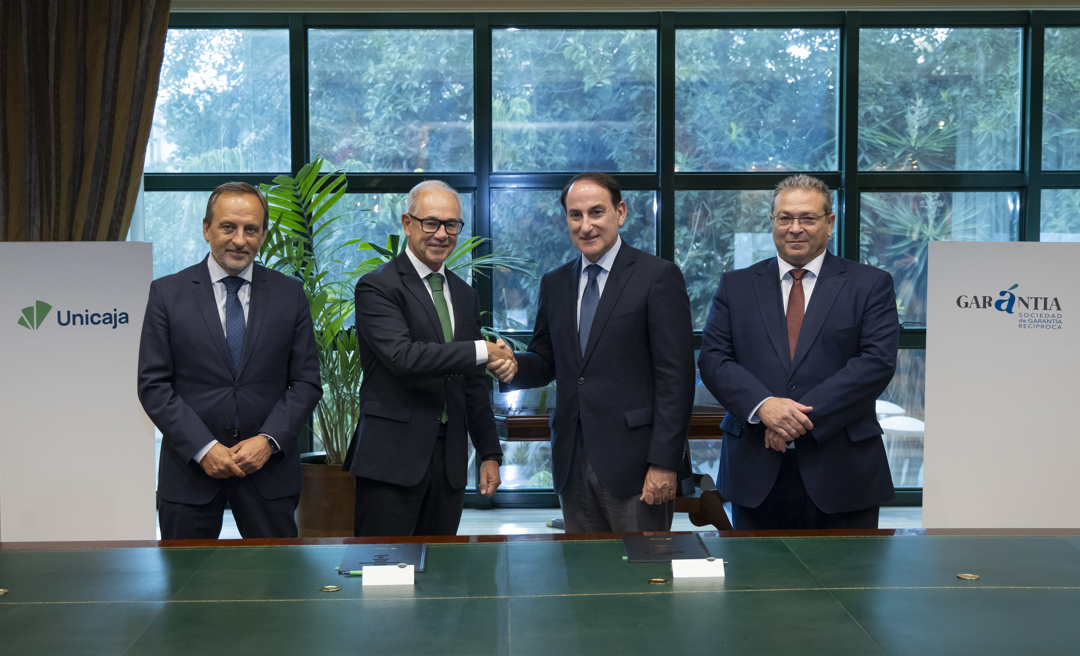 imagen de Unicaja y Garántia renuevan su colaboración y destinan 160 millones a préstamos con avales para la financiación de pymes y autónomos